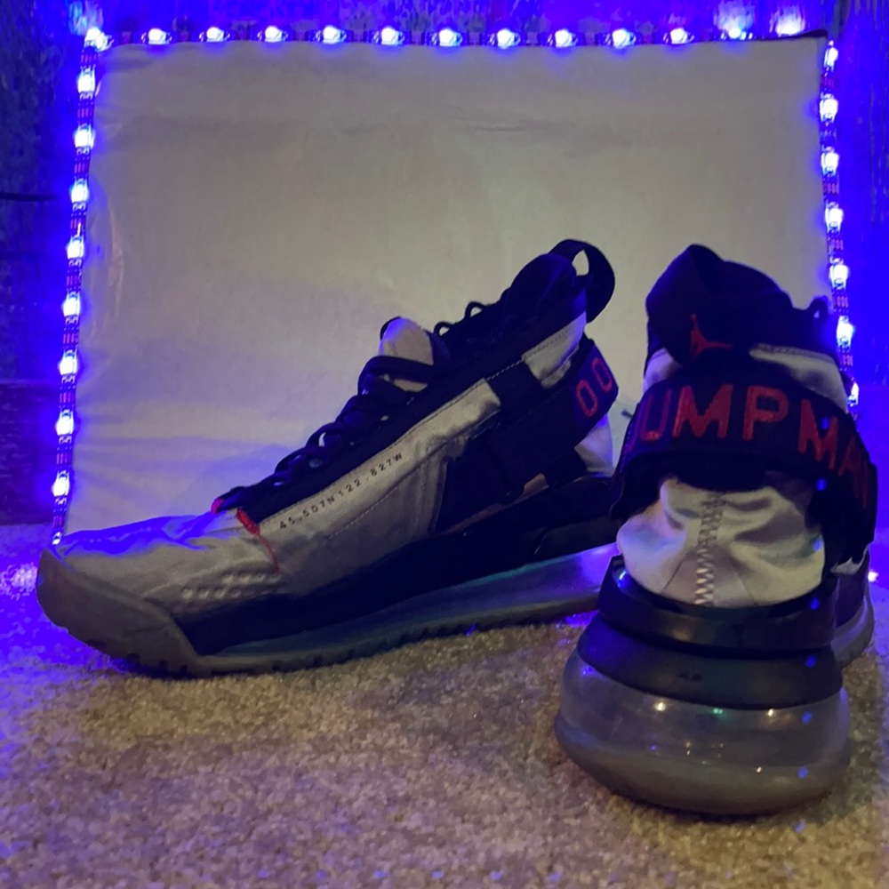 Barley used Jordan jump man air 720.Comes cleaned!